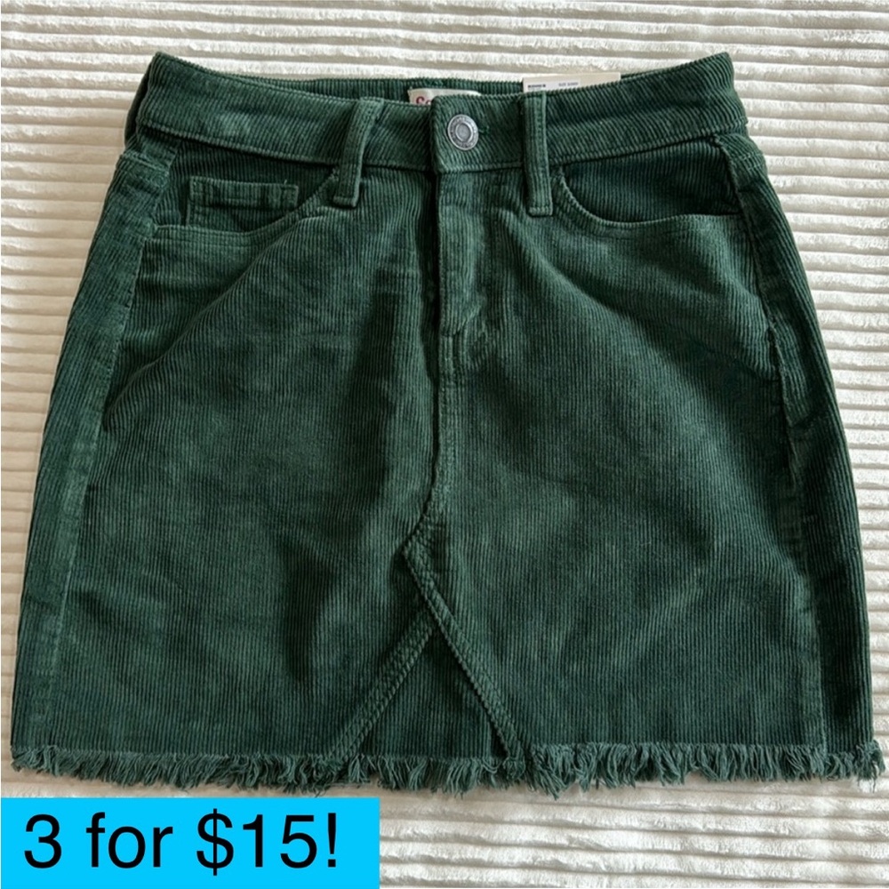So Mid Rise Mini Skirt Posy Green Corduroy frayed hemline 3 / 26W NWT JG13Y008RS